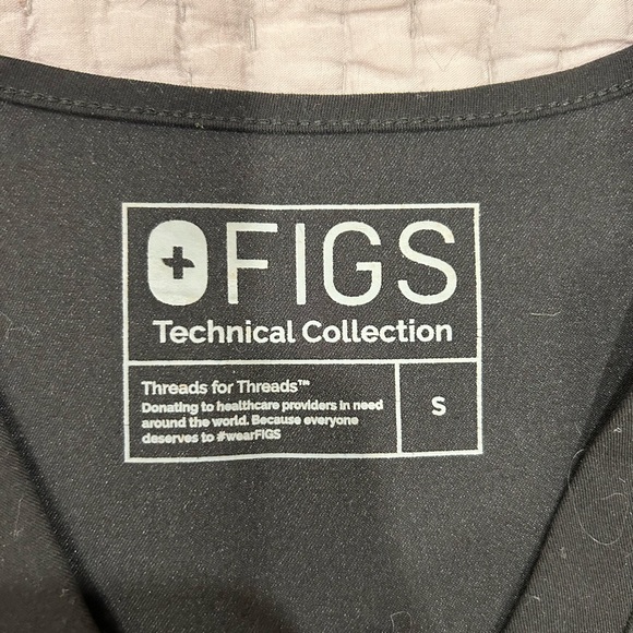 FIGS Casma Three-Pocket Scrub Top - Picture 2 of 2